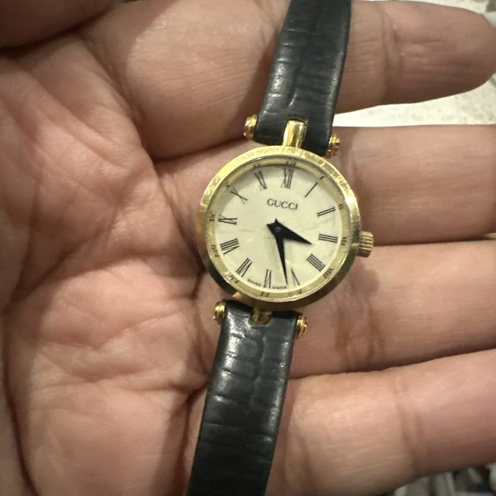 Vintage Authentic Gucci Swiss Made Ladies Watch Burgandi Sherry Line 22mm Repair